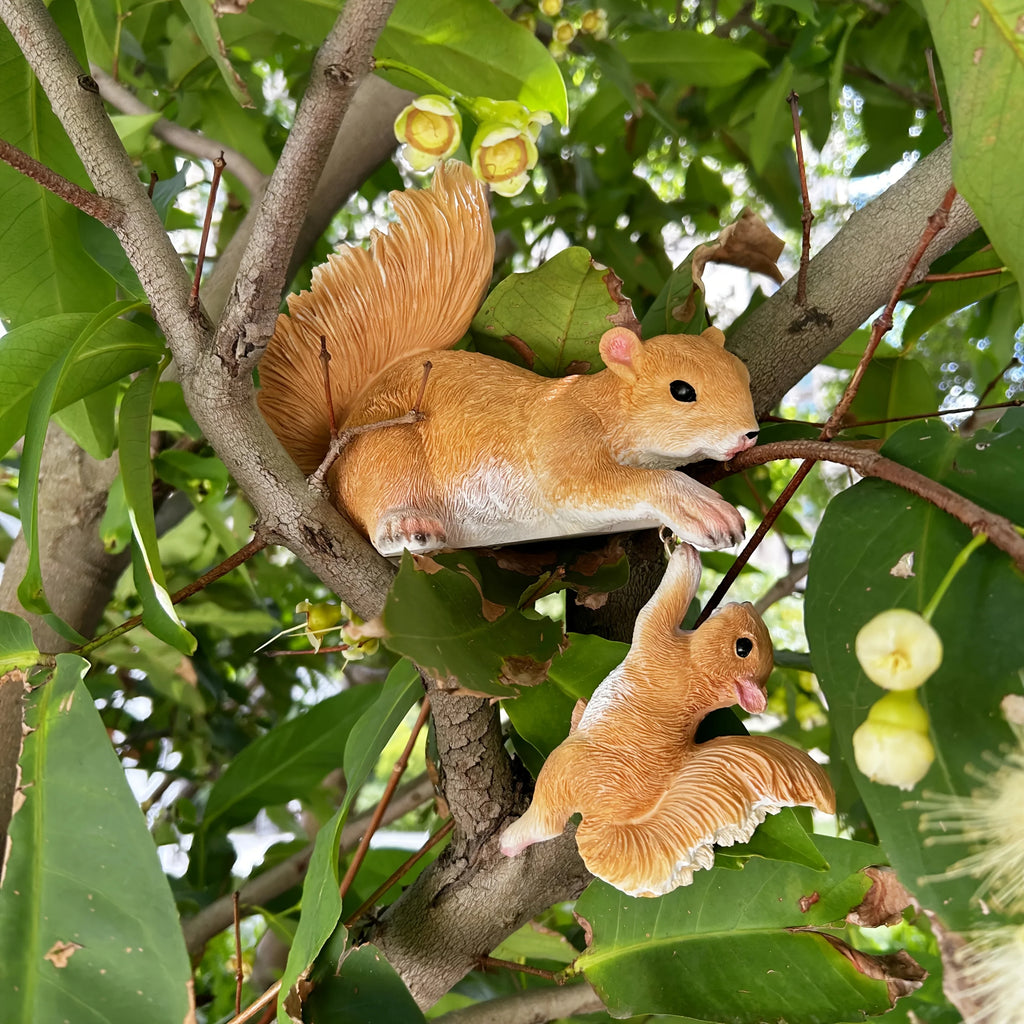 Realistic Mom & Squirrels Climbing Decoration - Brown Wildlife Statues, Resin Tabletop or Garden Decor - No Electricity Needed, Mother's Day Gift for Home, Patio, Yard - Easy-Clean Outdoor/Indoor Decoration, Squirrel Gifts, P House Of Avana