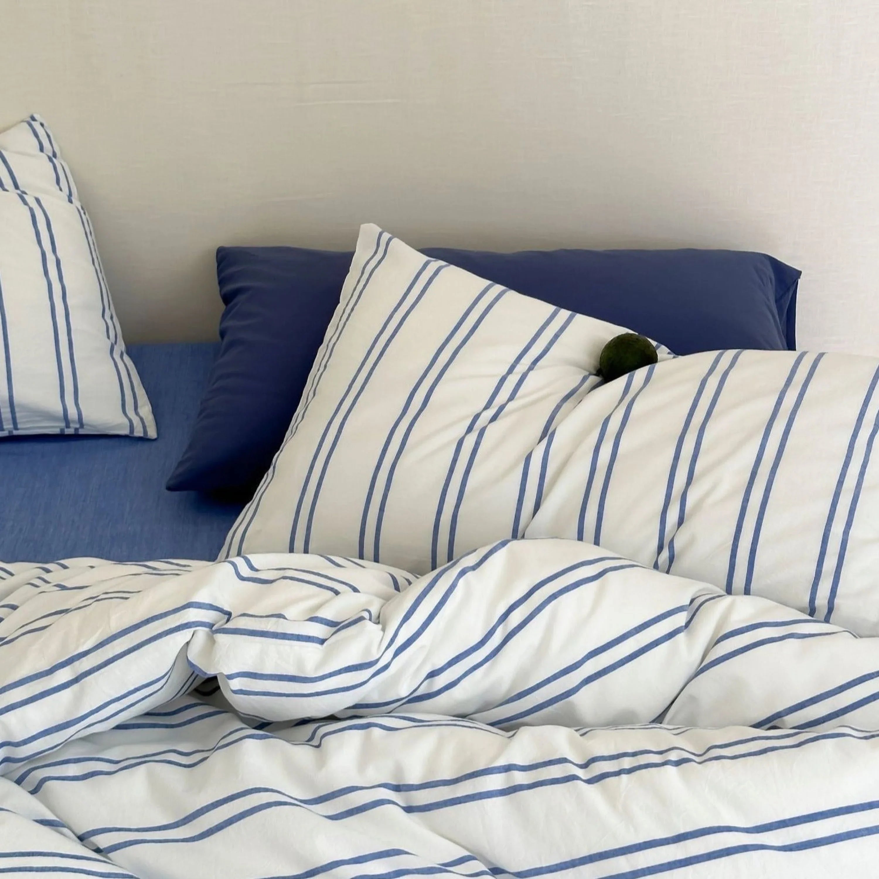 Refreshing Stripe Pillowcases / Black Thin Ever Lasting