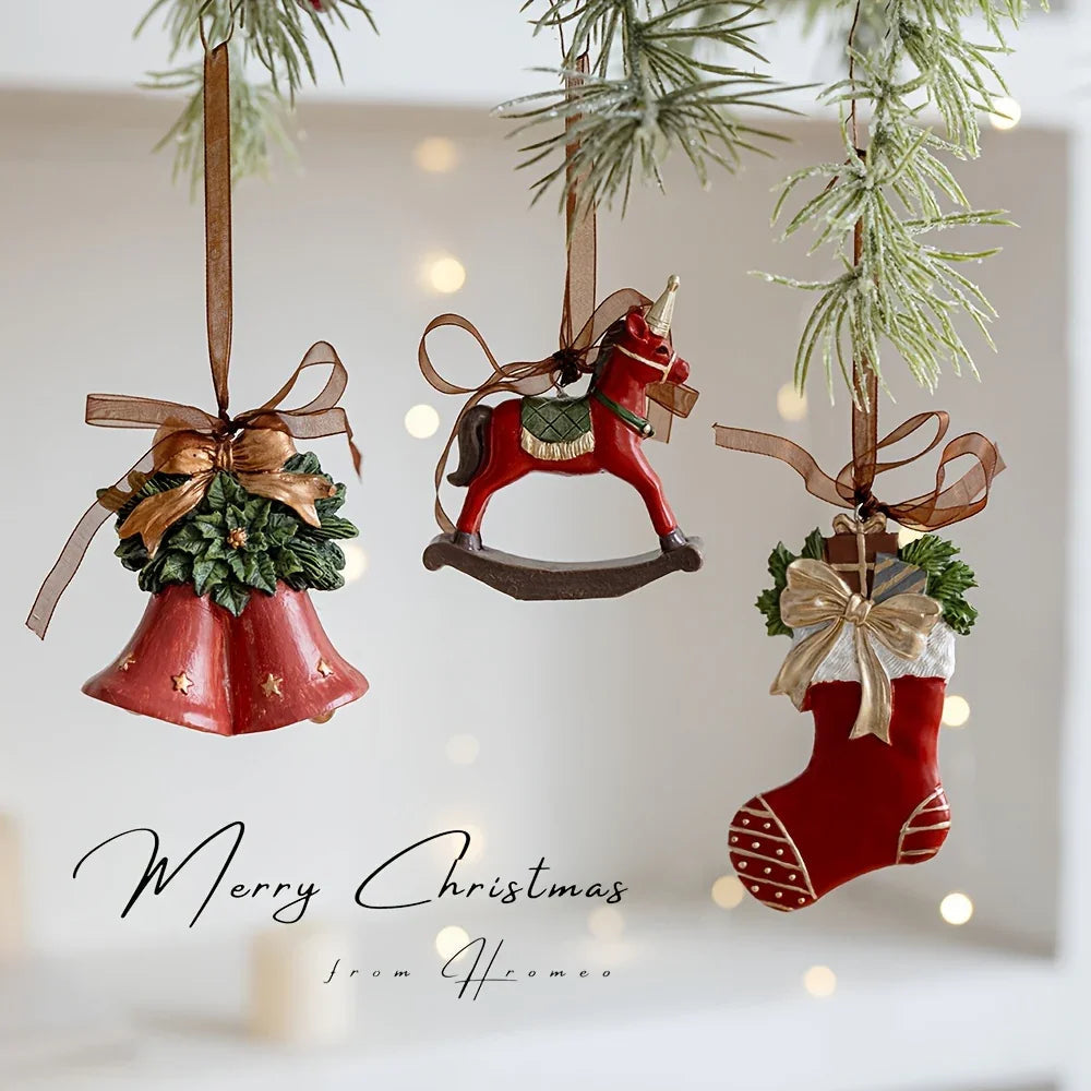 3 different shapes of wreath Christmas tree decoration pendants, resin material (with horses, bells, socks), with ribbons, pine cones and other decorations; suitable for Christmas tree decoration or room wall decoration, holi House Of Avana [[SKU:HOA-XMS-061]]