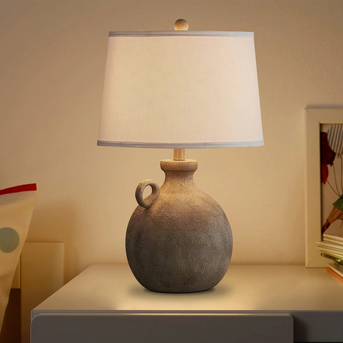 24" Farmhouse Table Lamp For Bedroom With USB Charging Port, 3-Way Dimmable Rustic Single Lamp, Resin Bedside Lamp With White Shade For Study, Living Room House Of Avana [[SKU:HOA-LMP-005]]