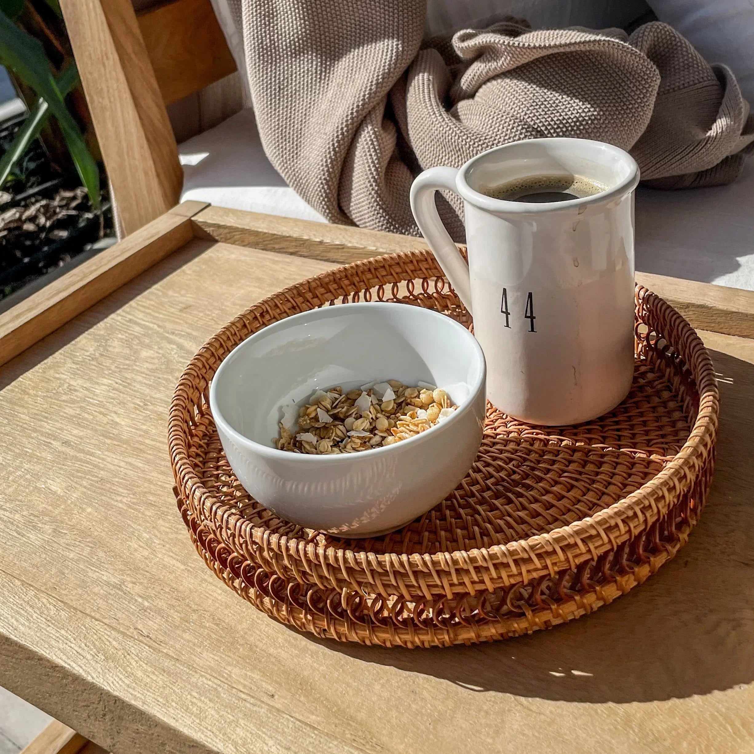 405 - Round Rattan Tray Porto Boutique