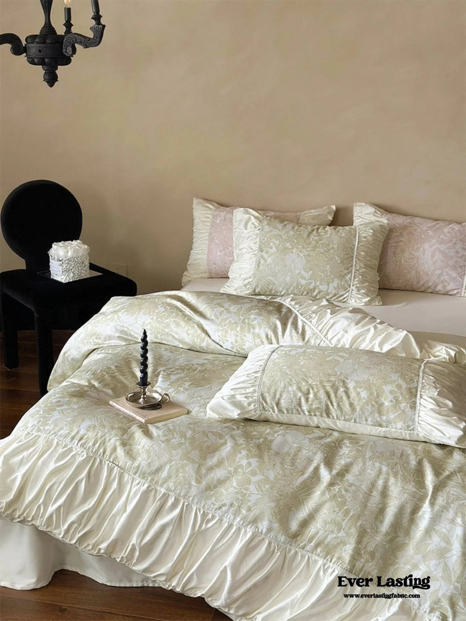 Royal Floral Ruffle Bedding Set / Pink Ever Lasting