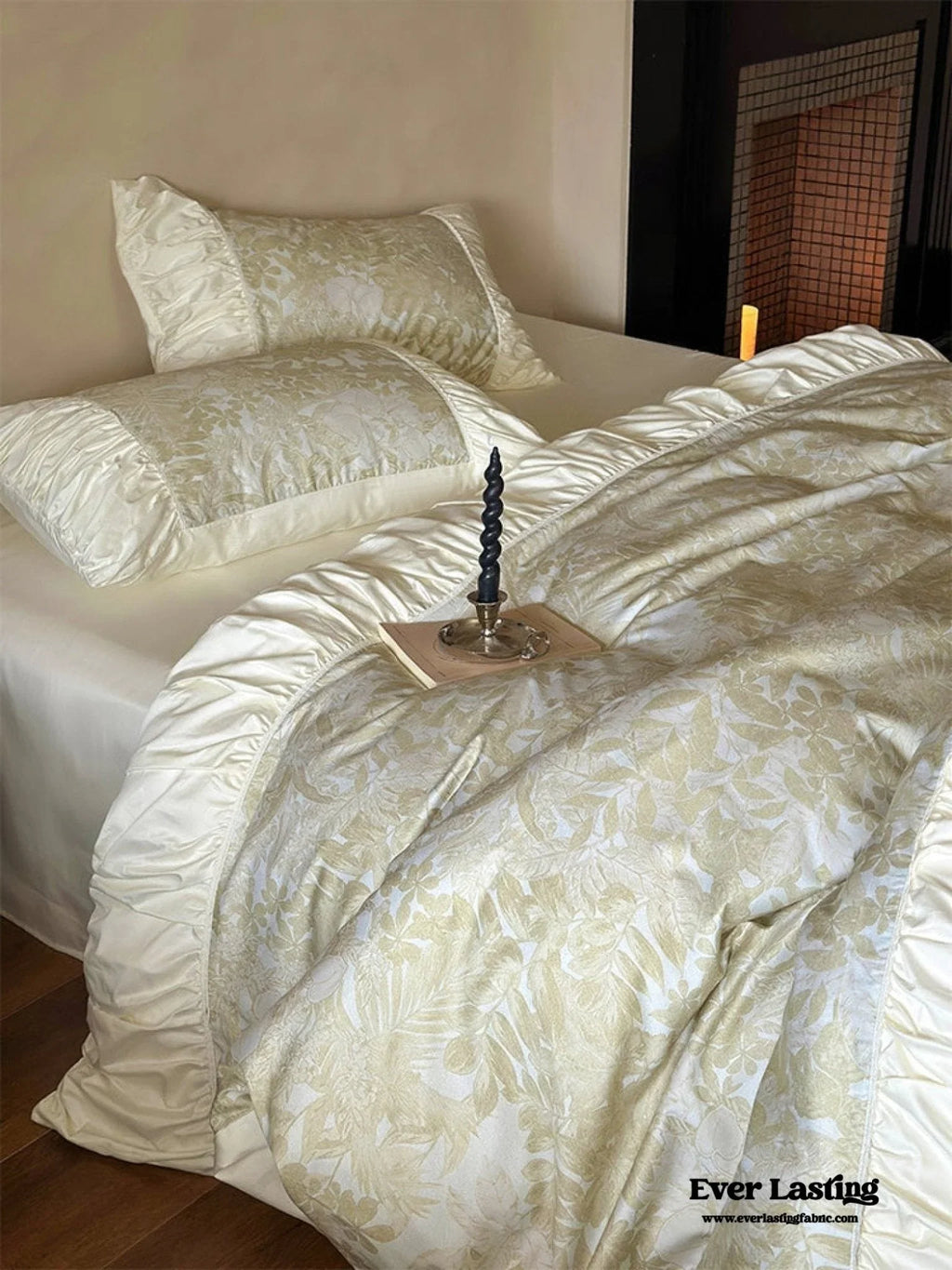 Royal Floral Ruffle Bedding Set / Pink Ever Lasting