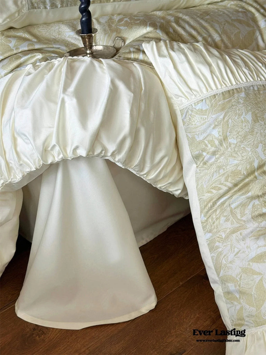 Royal Floral Ruffle Bedding Set / Pink Ever Lasting