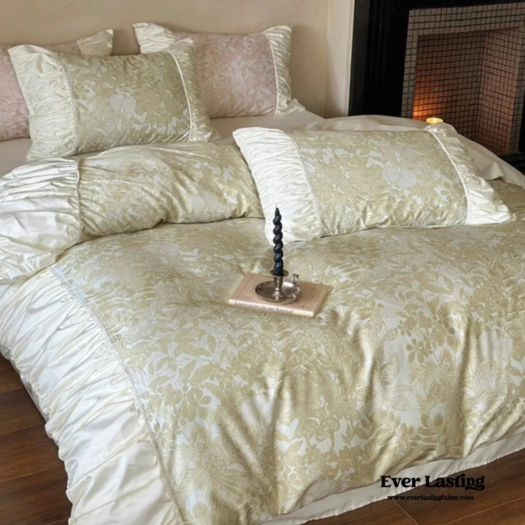 Royal Floral Ruffle Bedding Set / Pink Ever Lasting