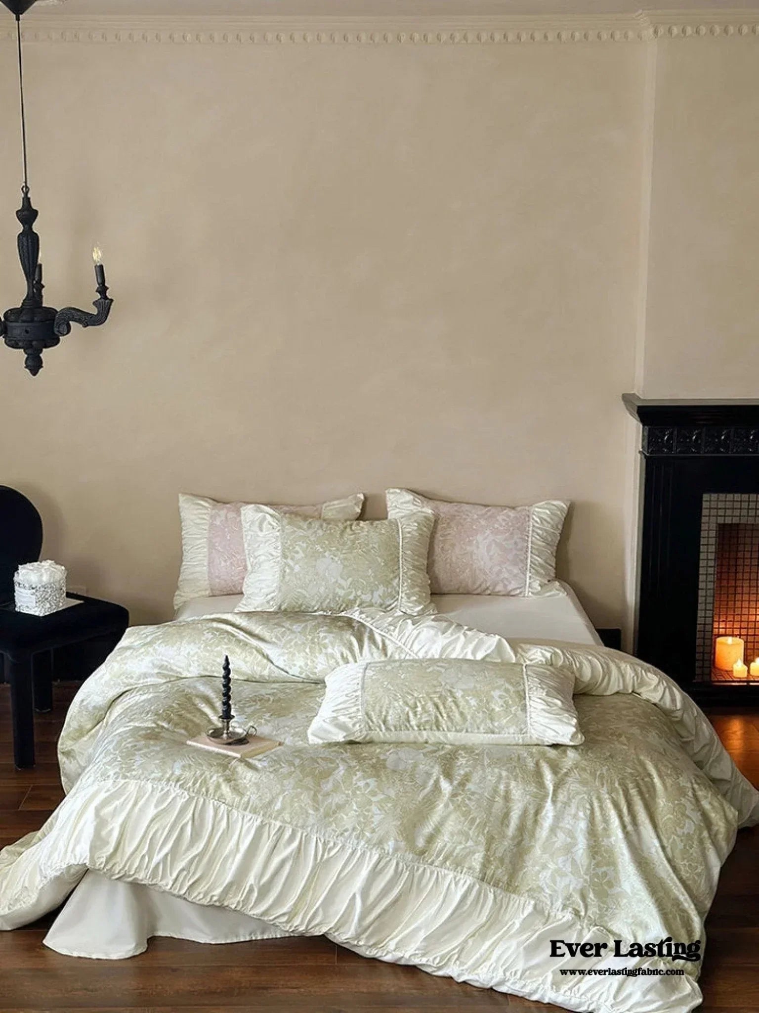 Royal Floral Ruffle Bedding Set / Pink Ever Lasting