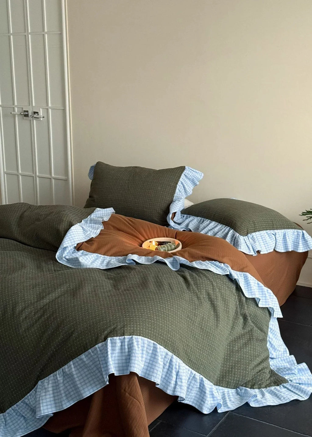 Sadie Gingham Lace Ruffle Bedding Set / Green Ever Lasting