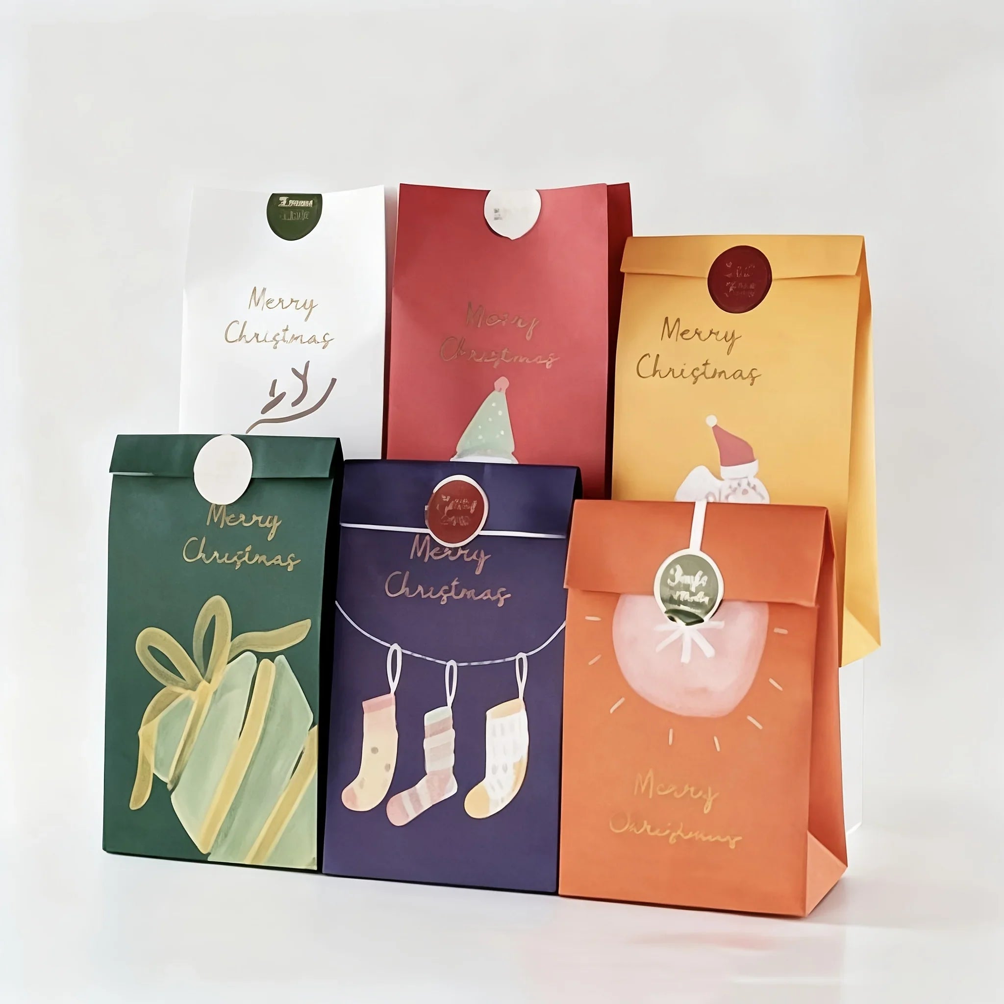 12pcs/set Includes 6 Different Patterns of High-Quality Gift Paper Bags And 6 Different Patterns of Labels, Featuring Snowman And Elk Elements, Can Hold Candy/Point/Snacks/Chocolate, Perfect for Holiday Atmosphere, 6 Differen House Of Avana