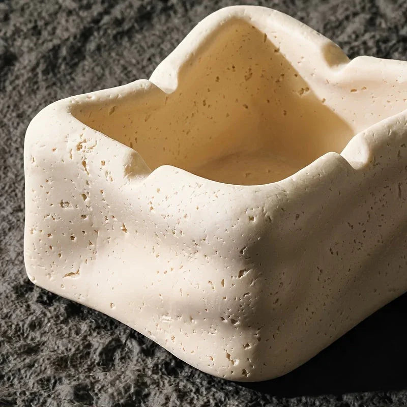 Silent Wind Desktop Ashtray Storage Tank with High-end Creativity for Home Restaurant Decoration, High-end and Sophisticated House Of Avana [[SKU:HOA-TRY-002]]
