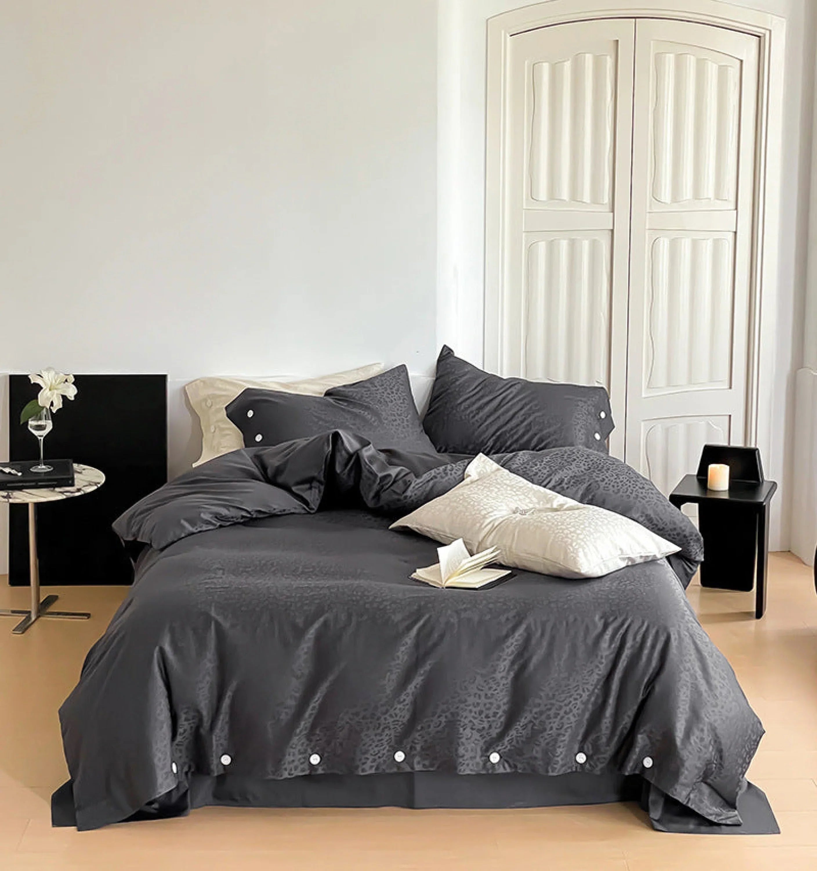 Silky Leopard Buttoned Bedding Set / Baby Pink Ever Lasting