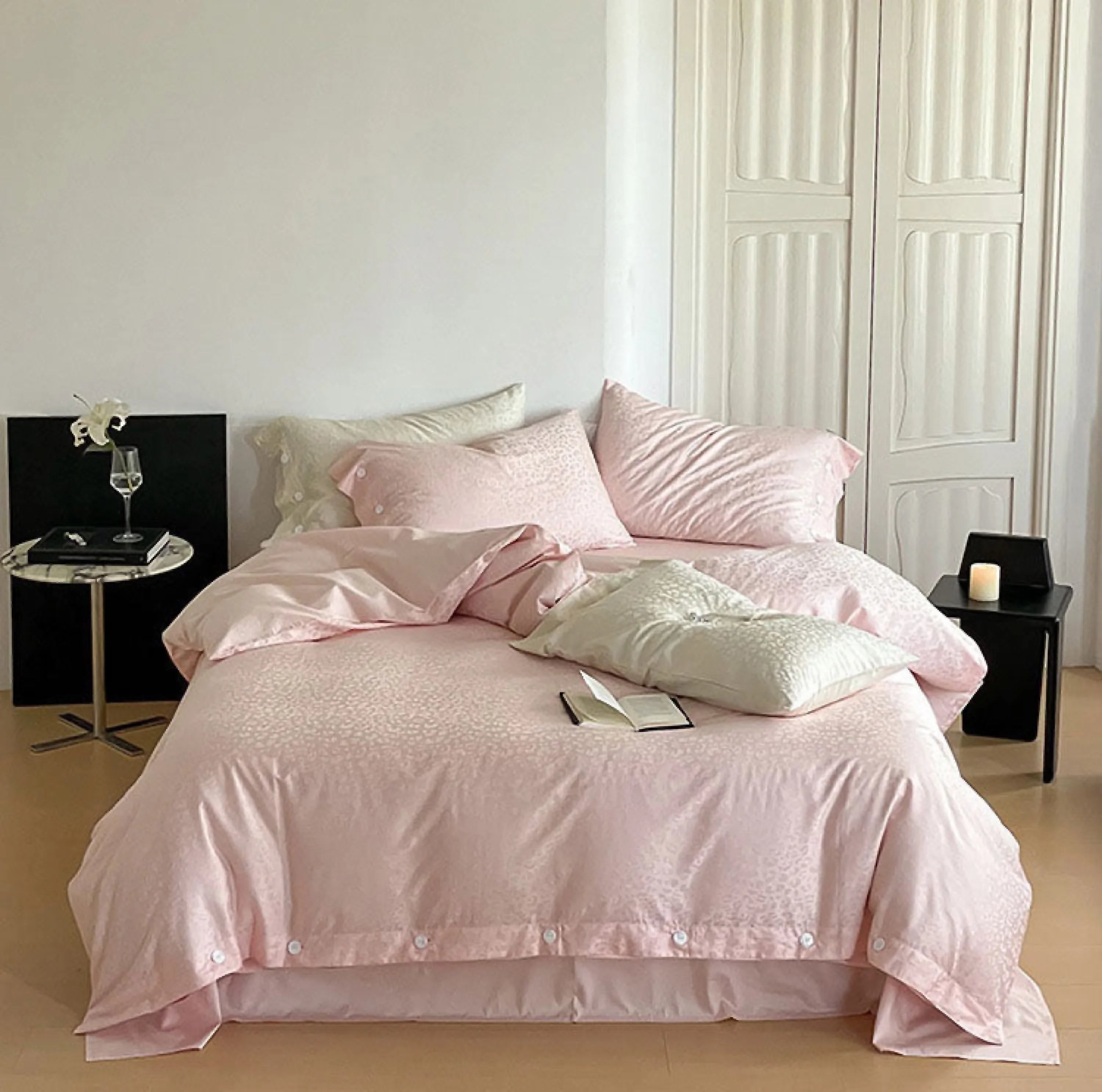 Silky Leopard Buttoned Bedding Set / Baby Pink Ever Lasting