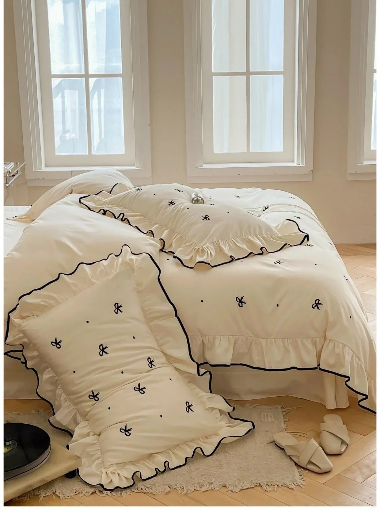 Silky Ribbon Ruffle Bedding Set / Cream White Ever Lasting