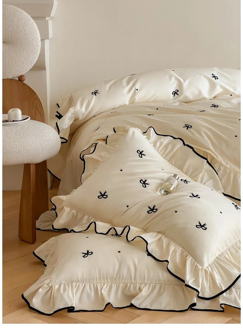 Silky Ribbon Ruffle Bedding Set / Cream White Ever Lasting