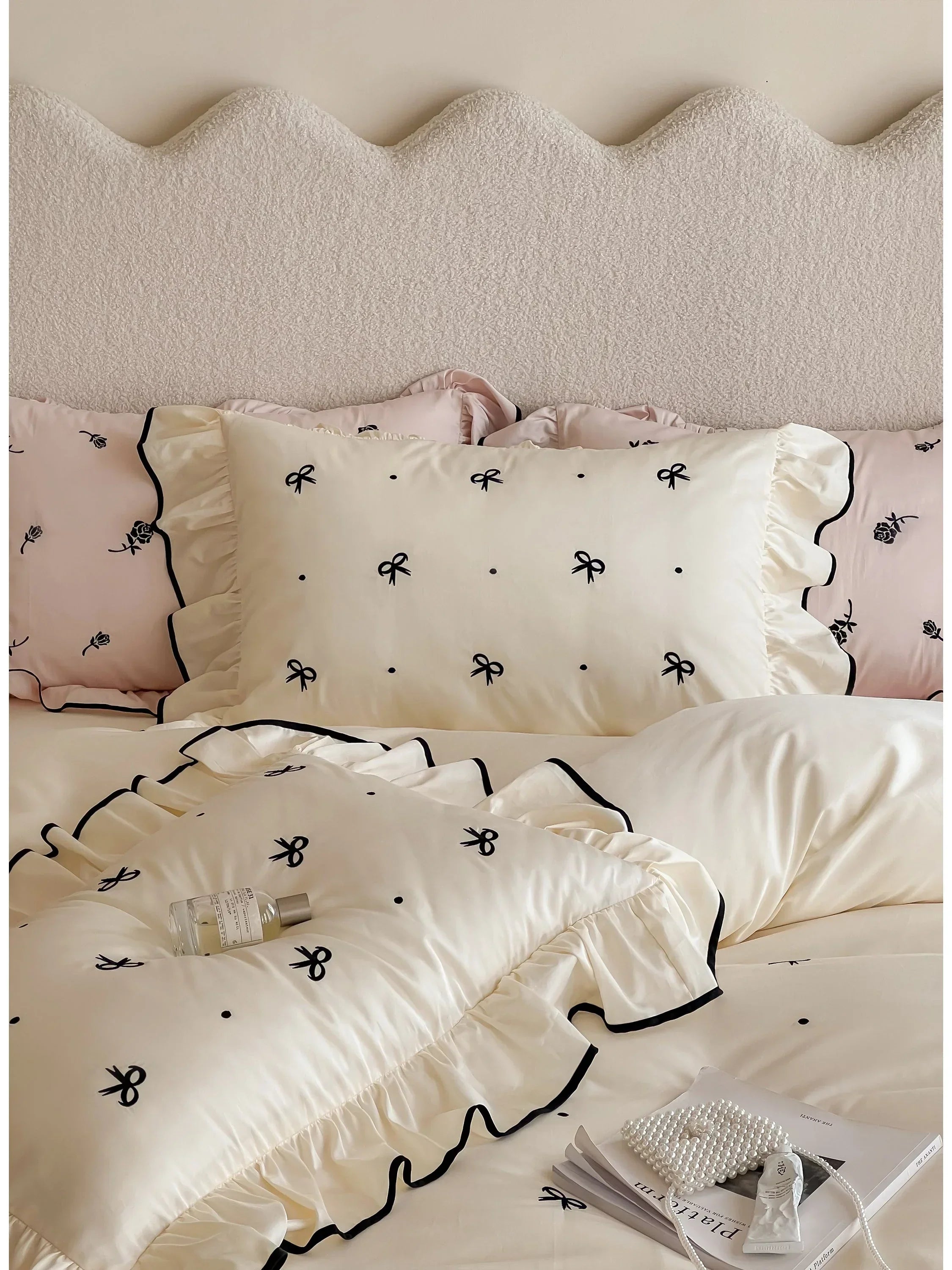 Silky Ribbon Ruffle Bedding Set / Cream White Ever Lasting