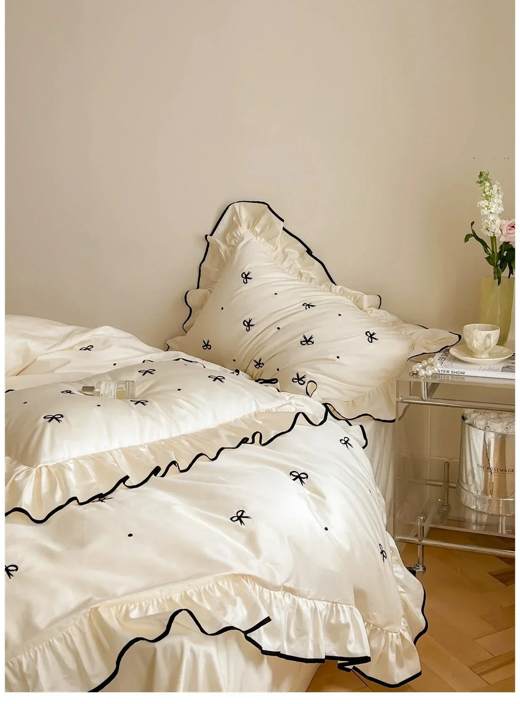 Silky Ribbon Ruffle Bedding Set / Cream White Ever Lasting