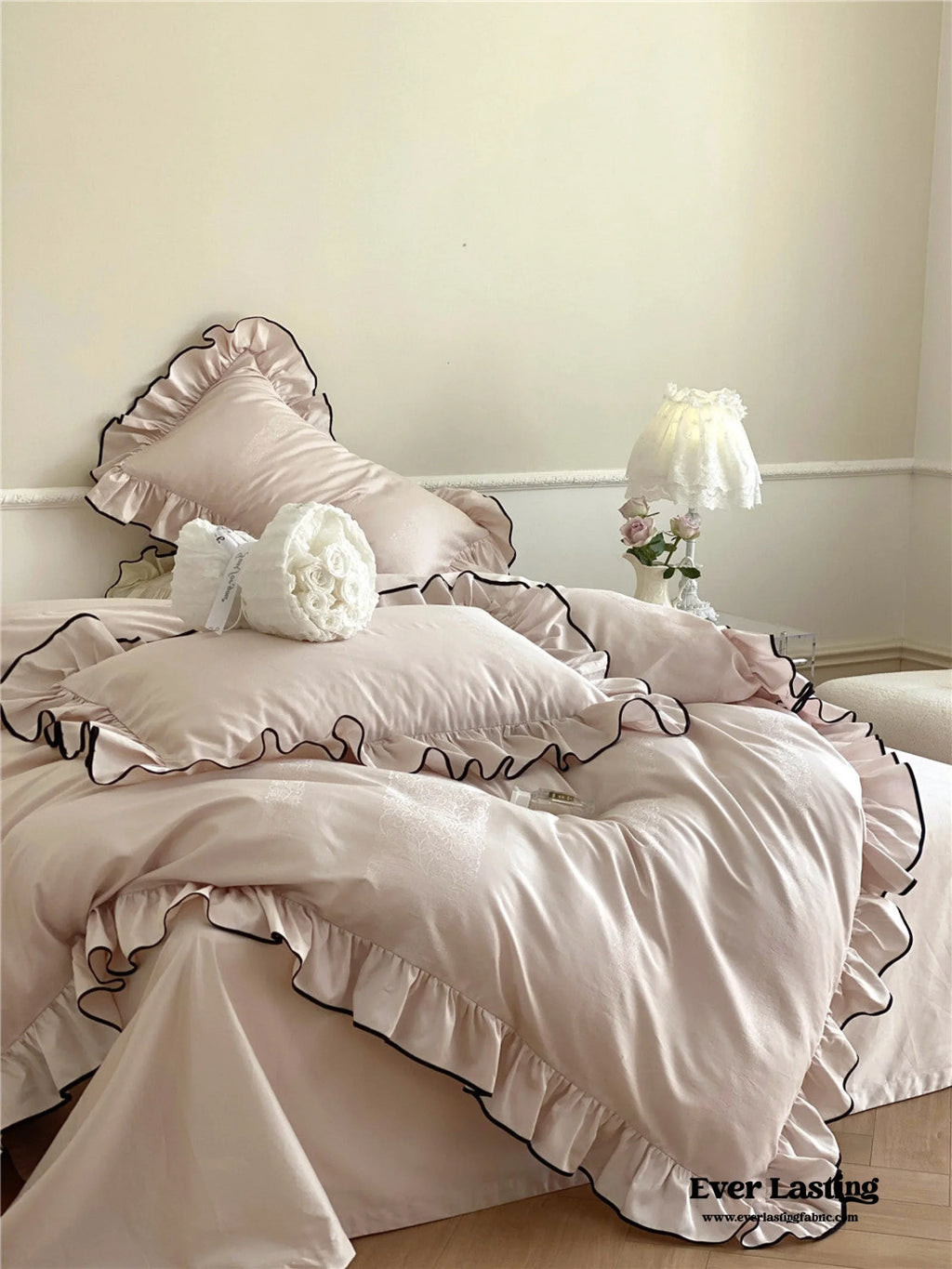 Silky Ruffle Bedding Set / Ivory White Ever Lasting