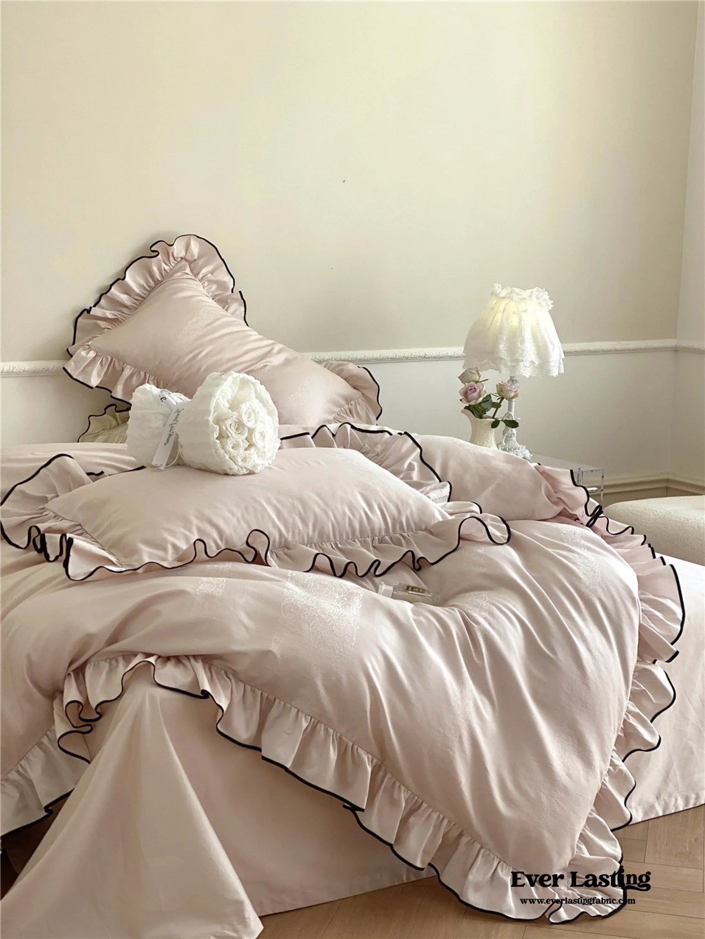 Silky Ruffle Bedding Set / Ivory White Ever Lasting