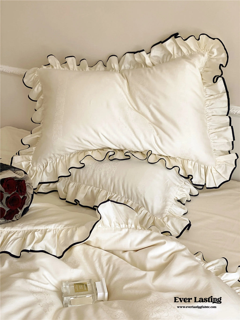 Silky Ruffle Bedding Set / Ivory White Ever Lasting