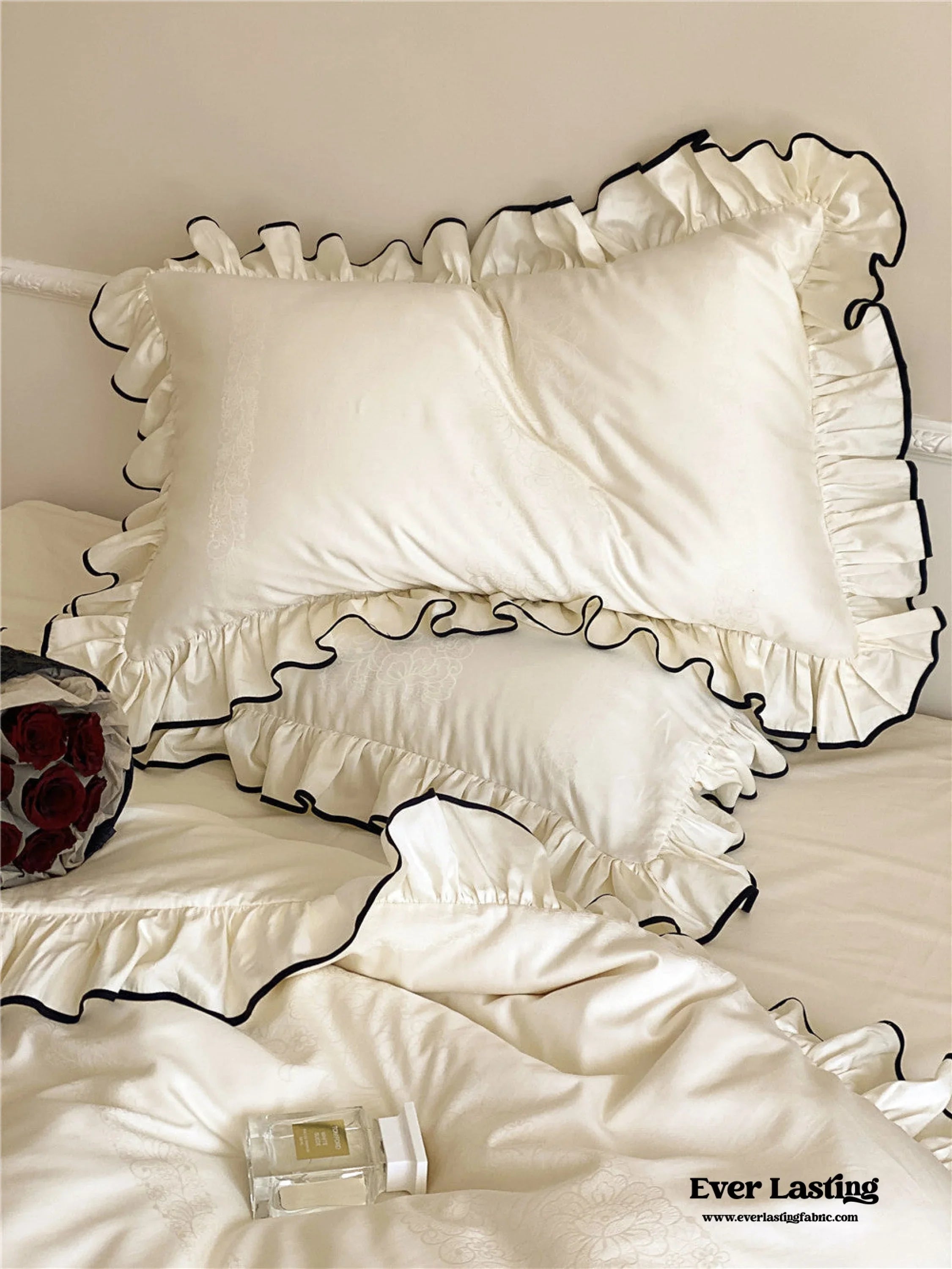 Silky Ruffle Bedding Set / Ivory White Ever Lasting