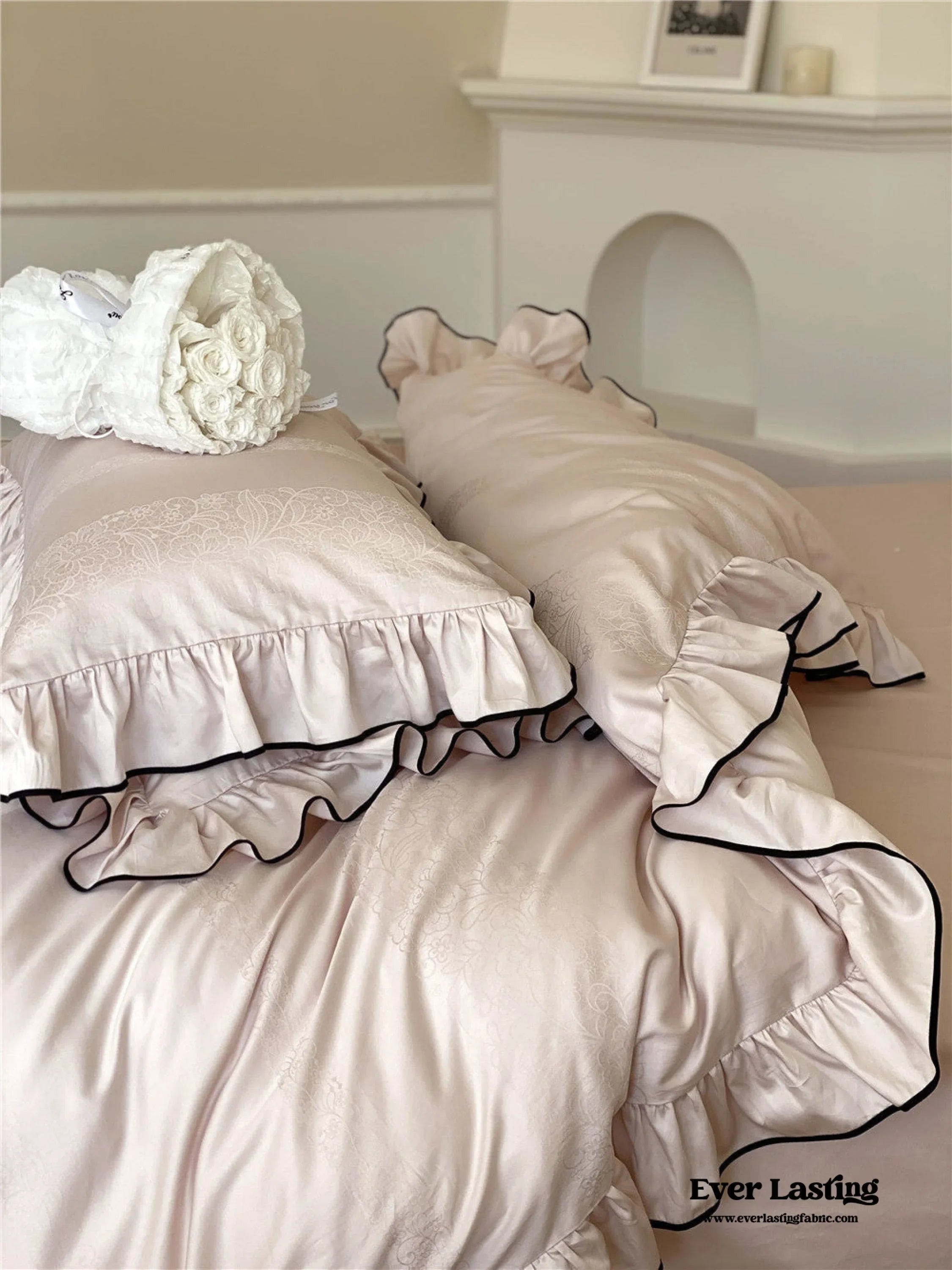 Silky Ruffle Bedding Set / Ivory White Ever Lasting