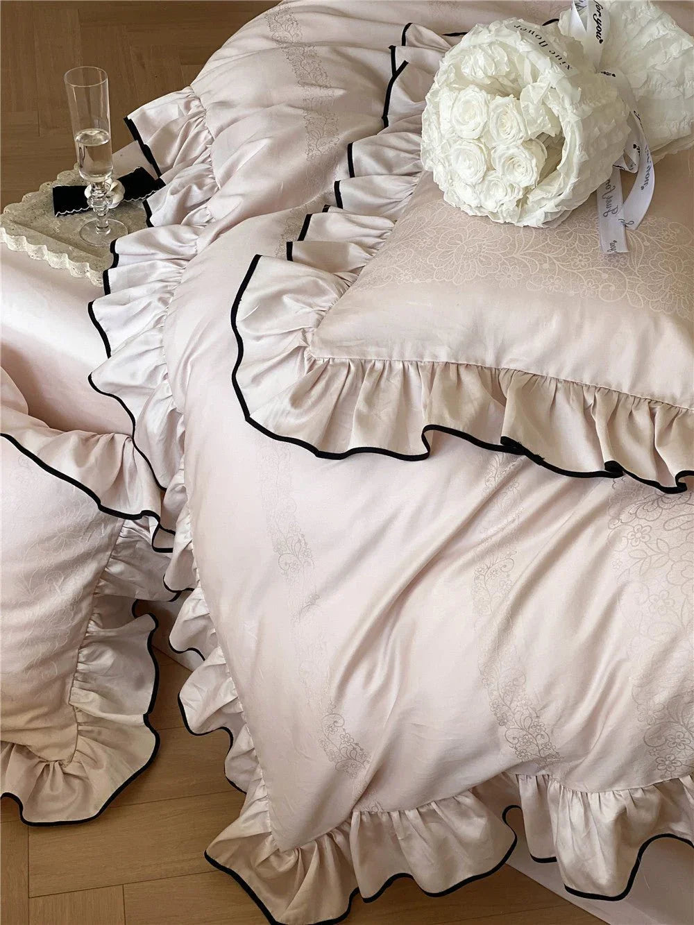 Silky Ruffle Bedding Set / Ivory White Ever Lasting