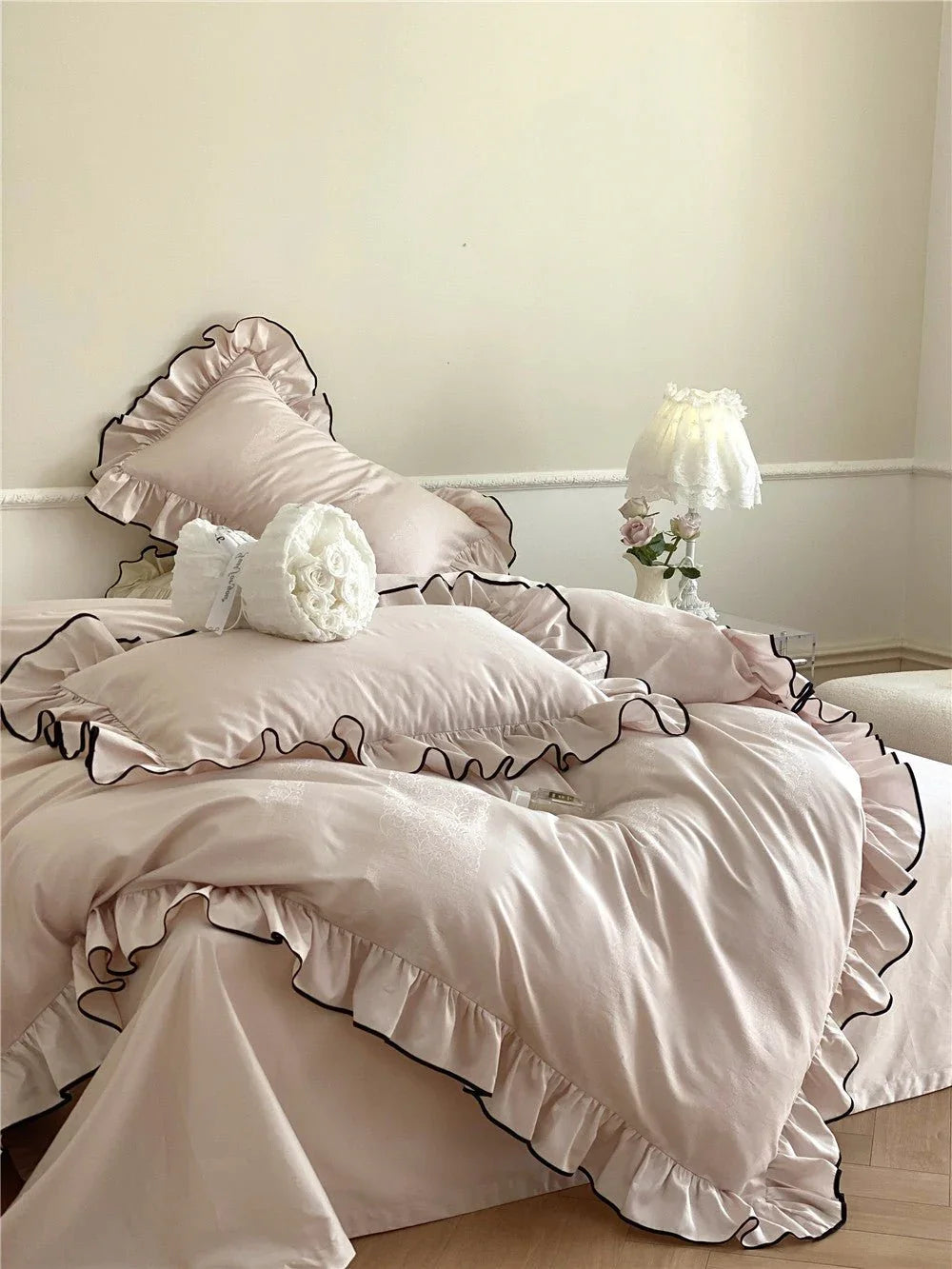 Silky Ruffle Bedding Set / Ivory White Ever Lasting
