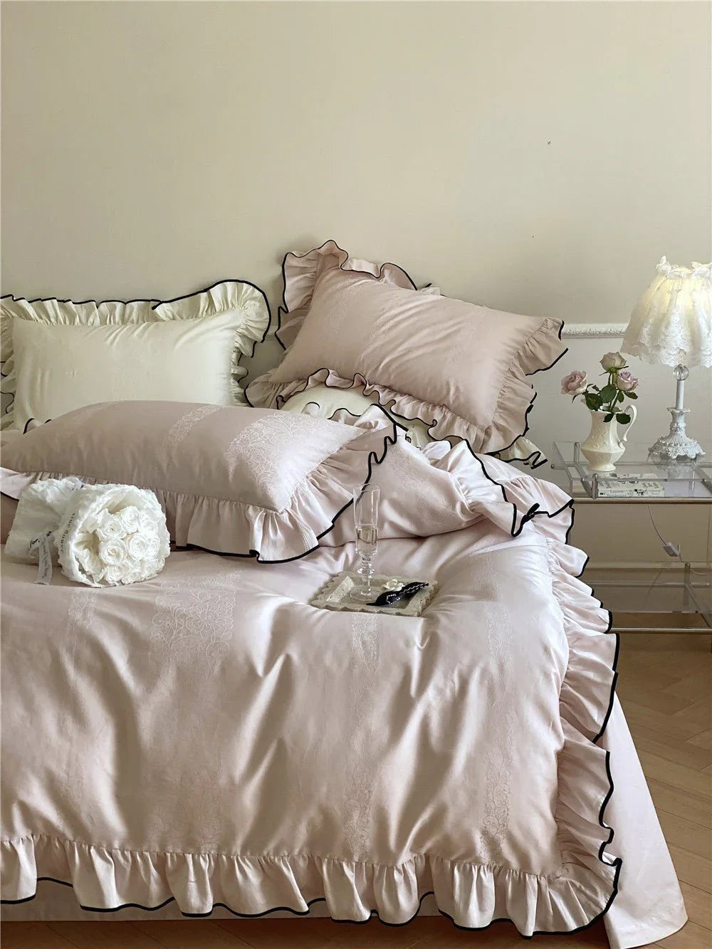 Silky Ruffle Bedding Set / Ivory White Ever Lasting