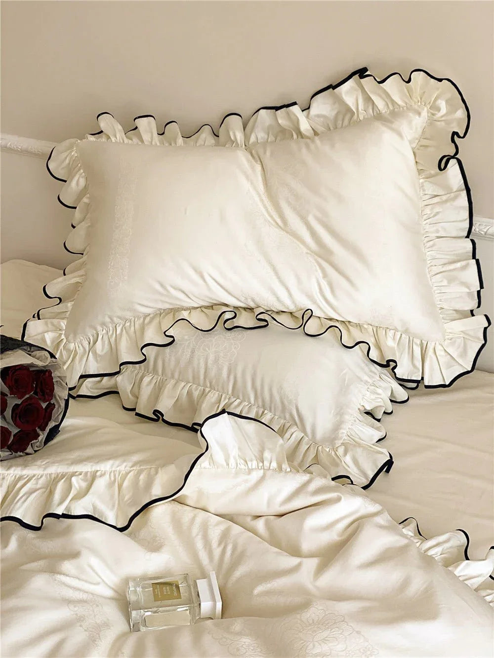 Silky Ruffle Bedding Set / Ivory White Ever Lasting