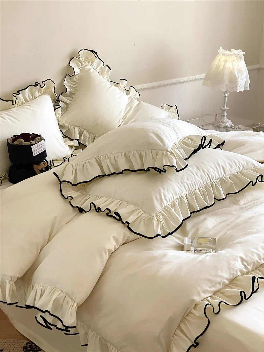 Silky Ruffle Bedding Set / Ivory White Ever Lasting