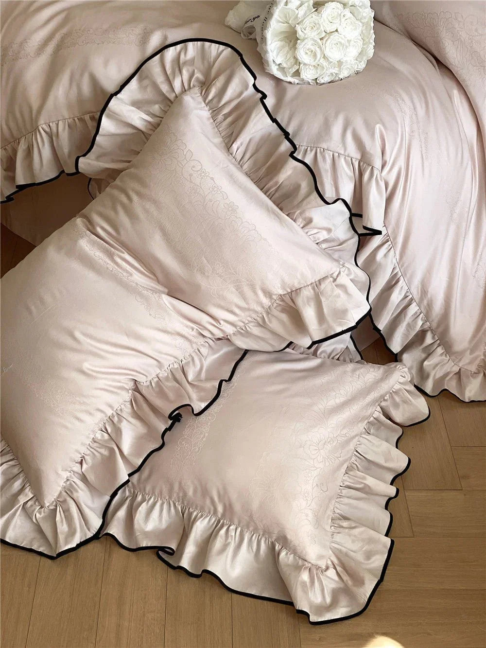 Silky Ruffle Bedding Set / Ivory White Ever Lasting