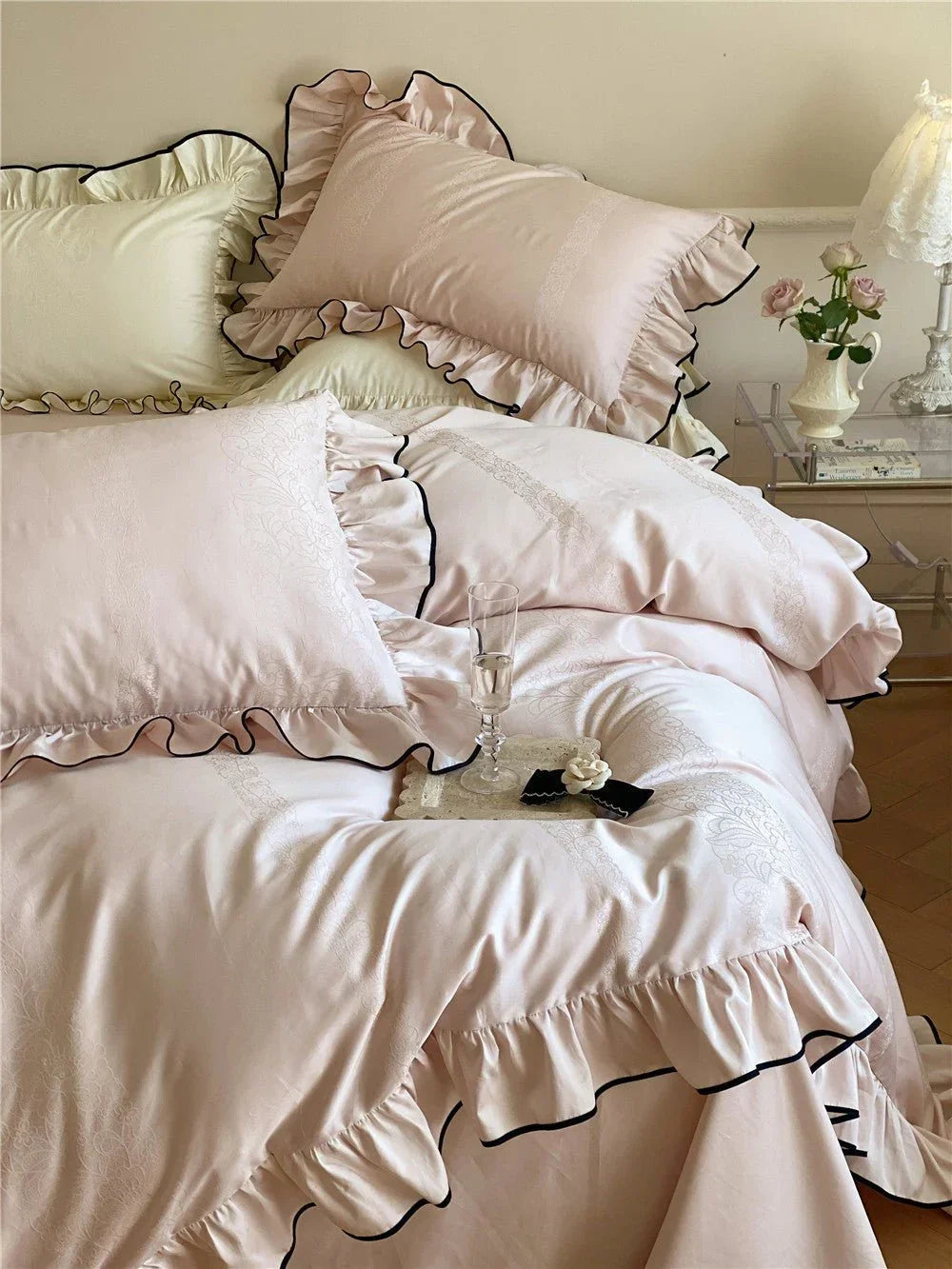 Silky Ruffle Bedding Set / Ivory White Ever Lasting