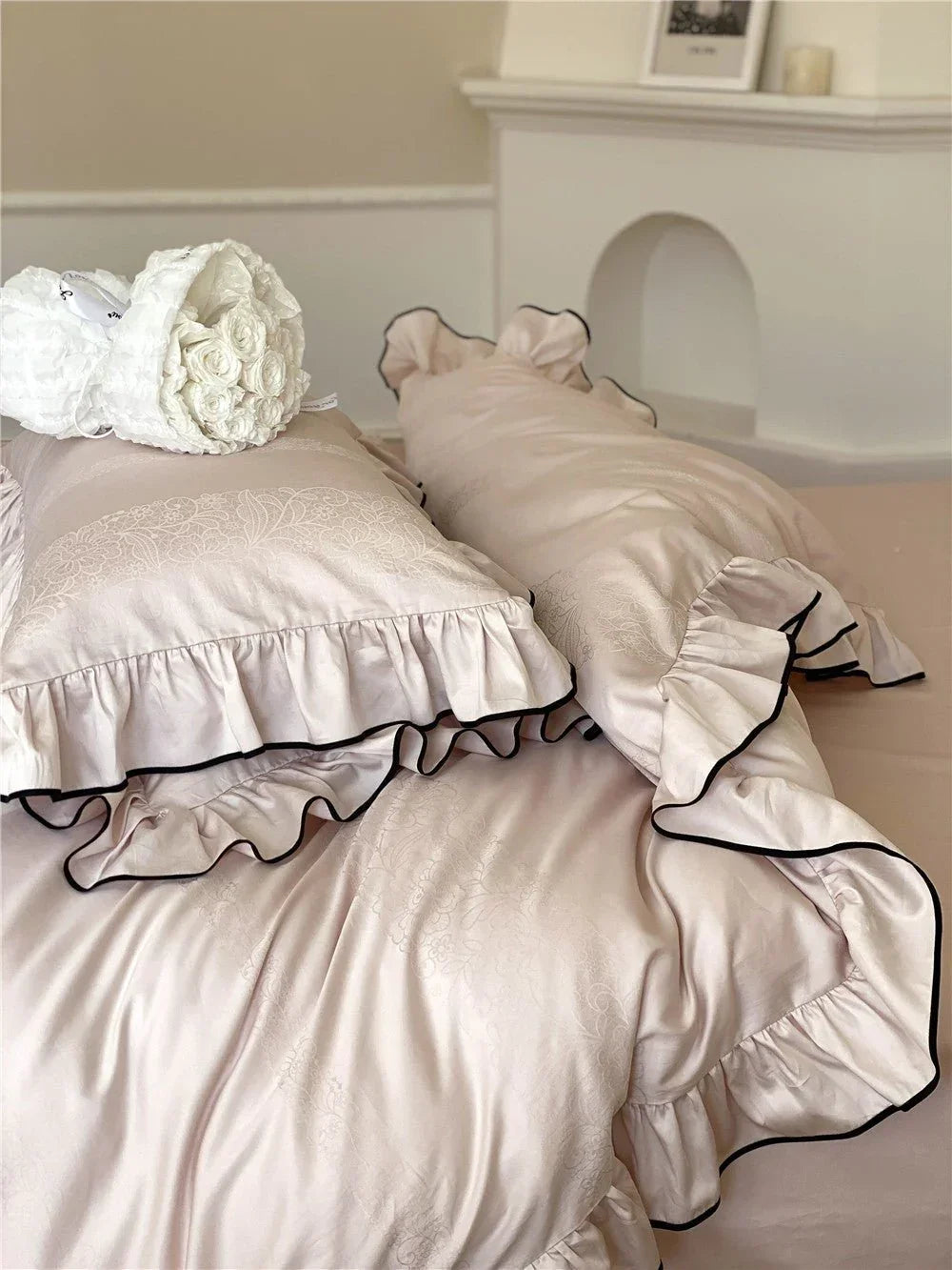 Silky Ruffle Bedding Set / Ivory White Ever Lasting