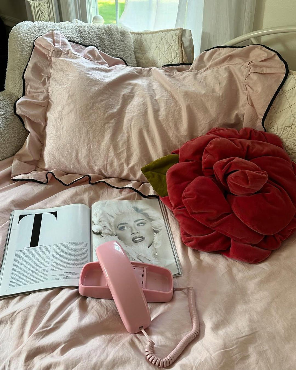 Silky Ruffle Bedding Set / Ivory White Ever Lasting