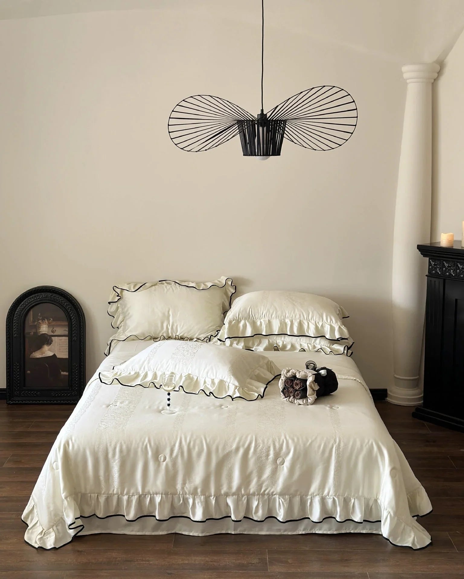 Silky Ruffle Blanket Comforter Set / White Ever Lasting