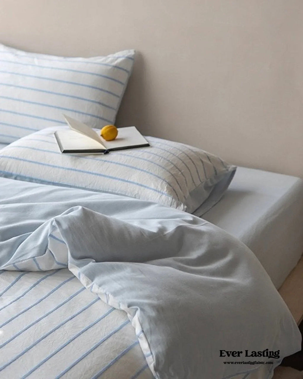 Skye Refreshing Striped Bedding Set / White Ever Lasting
