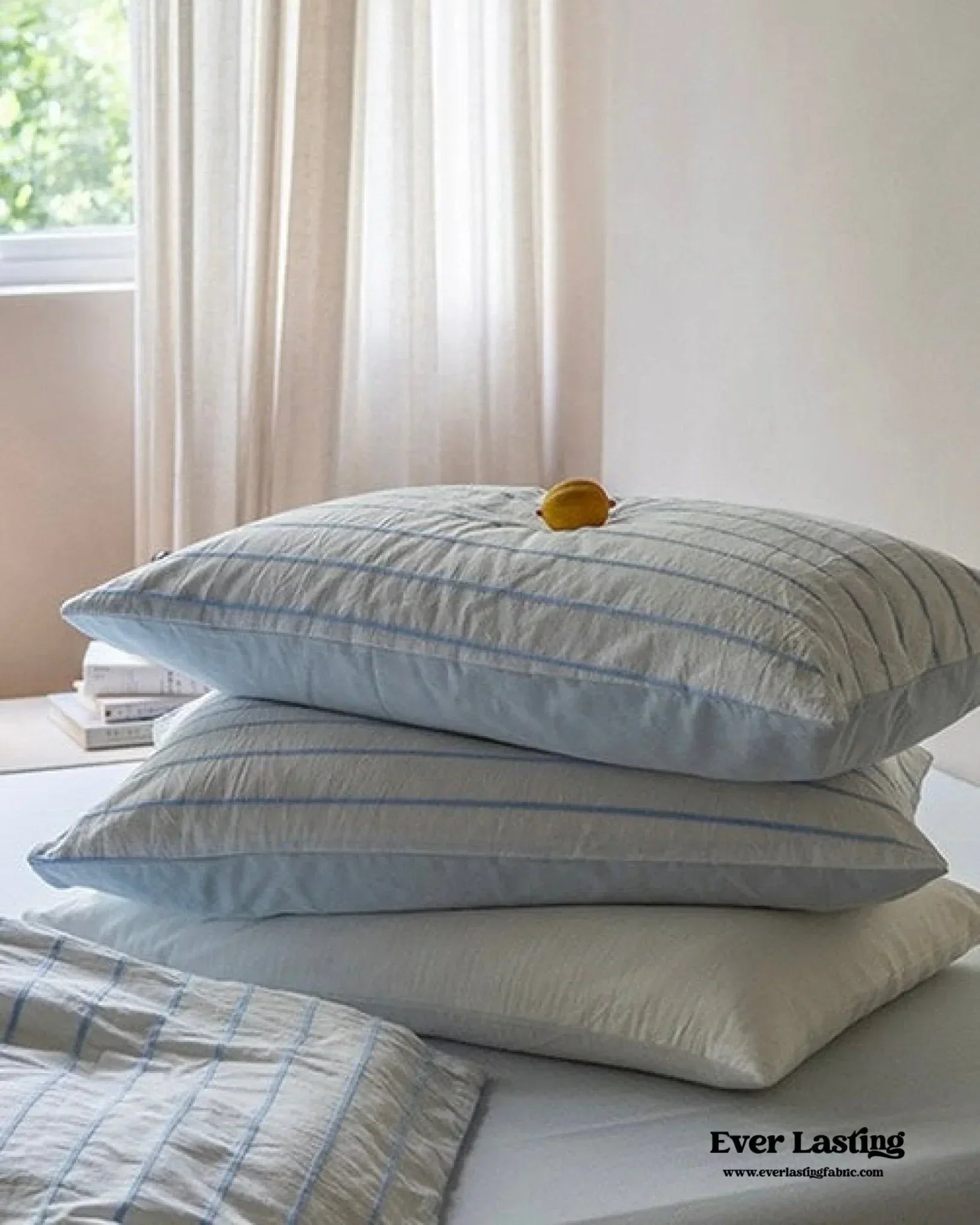 Skye Refreshing Striped Bedding Set / White Ever Lasting