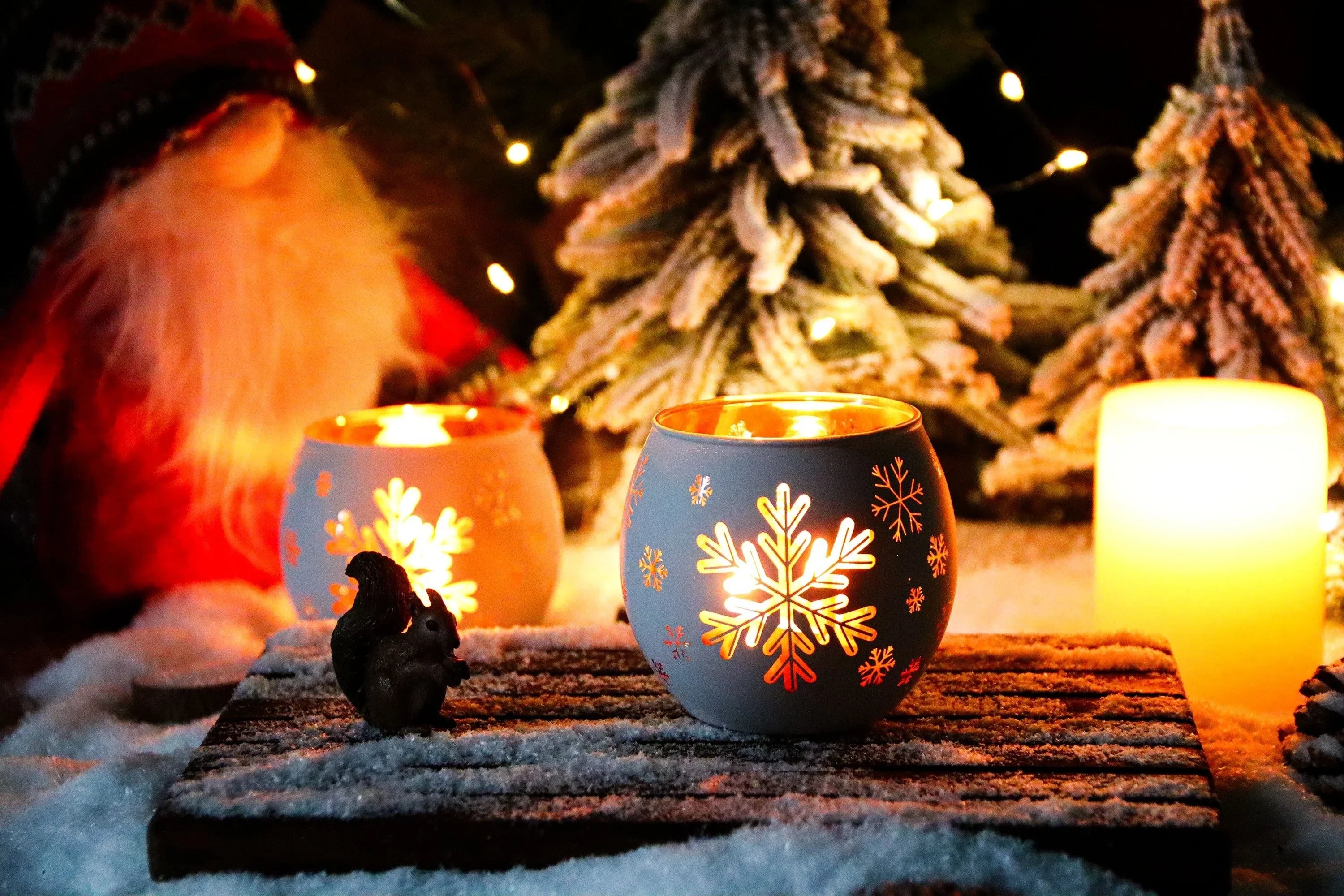 Set of 2 Contemporary Glass Candle Holders with Snowflake Design - Lacquered Tabletop Candleholder for Christmas, Easter, Hanukkah, Thanksgiving, New Year Decorations House Of Avana