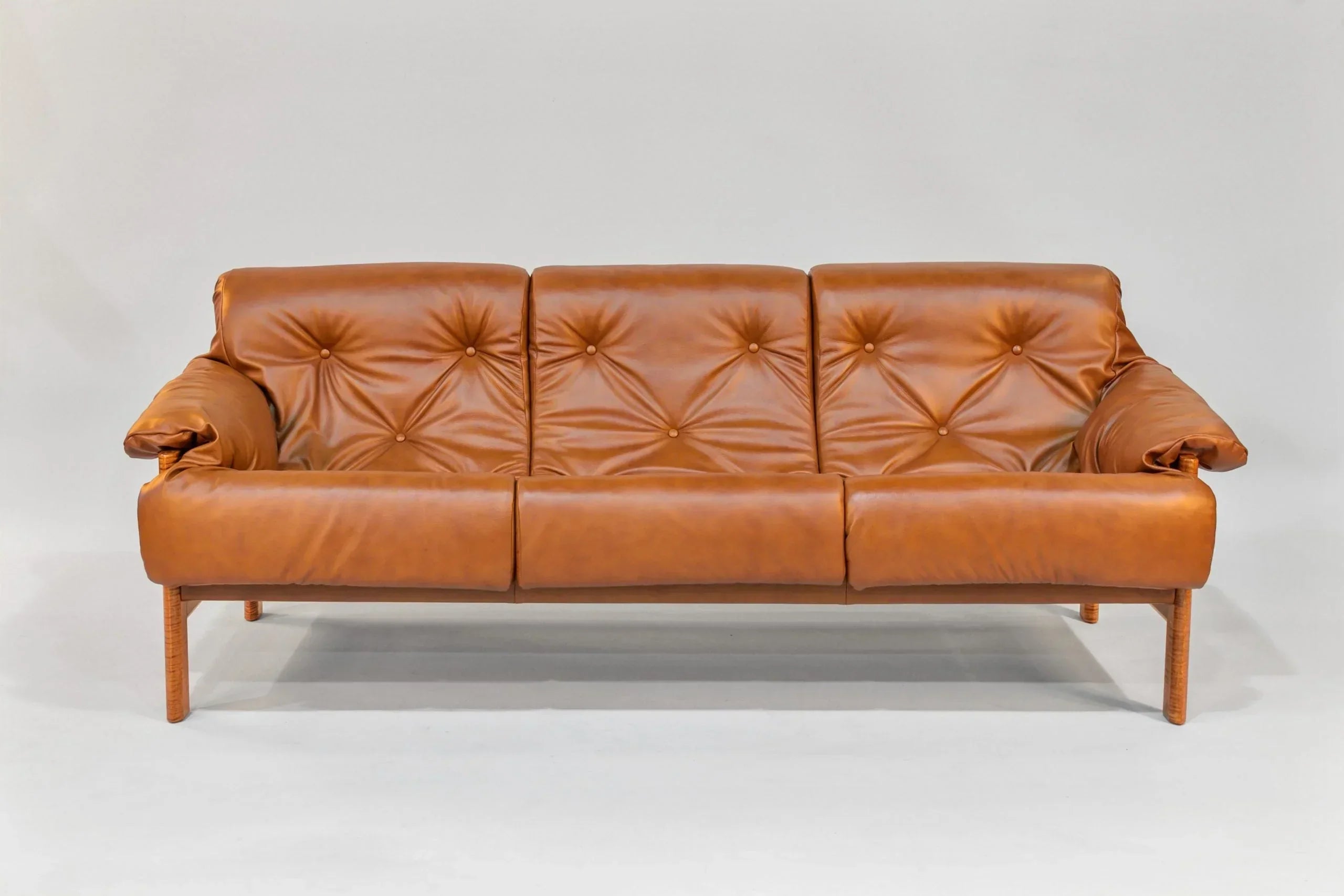 Sofa – Brown Leather with Tiger Maple Arms (Honey) Enrico Bartolini