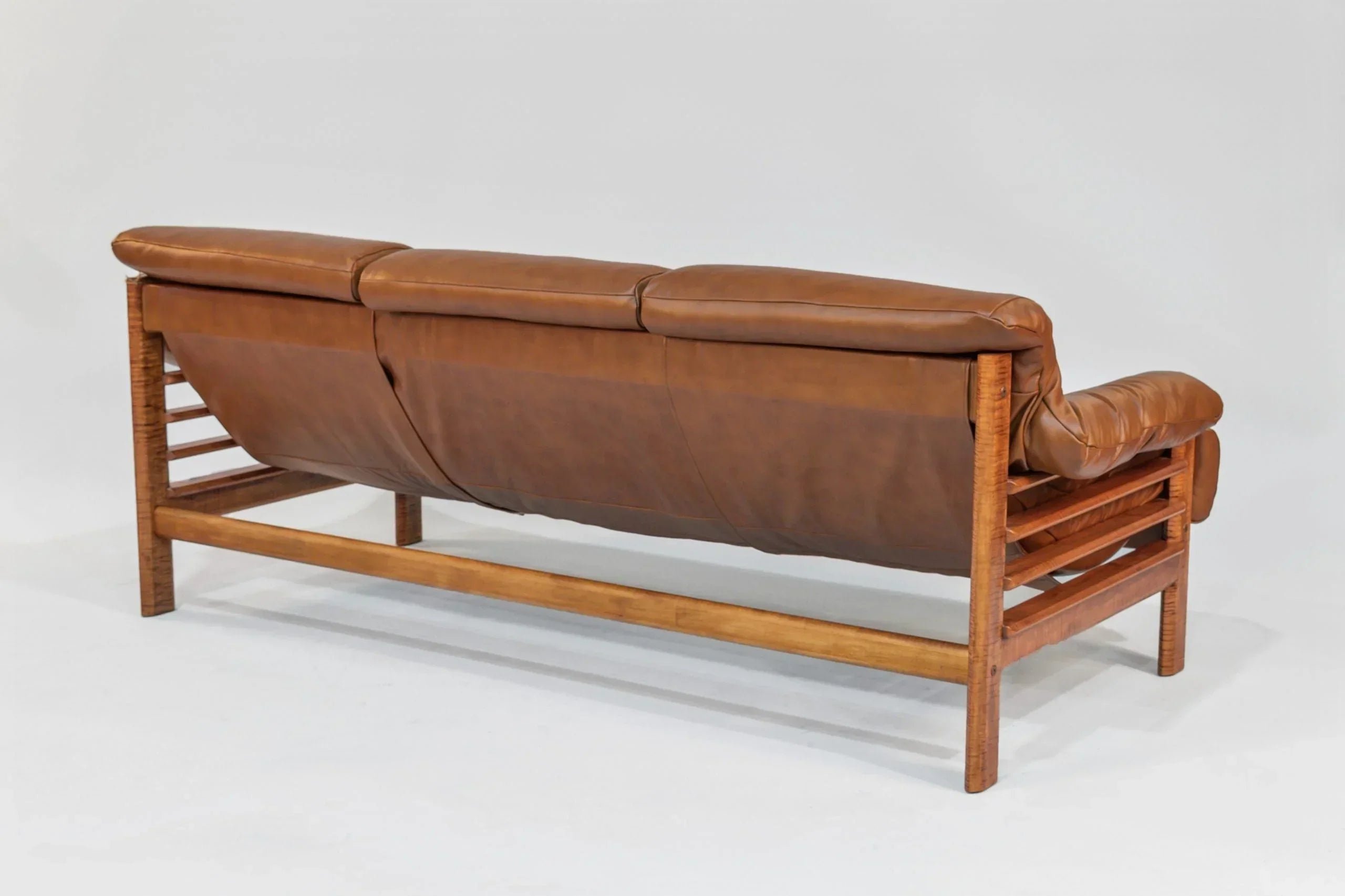 Sofa – Brown Leather with Tiger Maple Arms (Honey) Enrico Bartolini