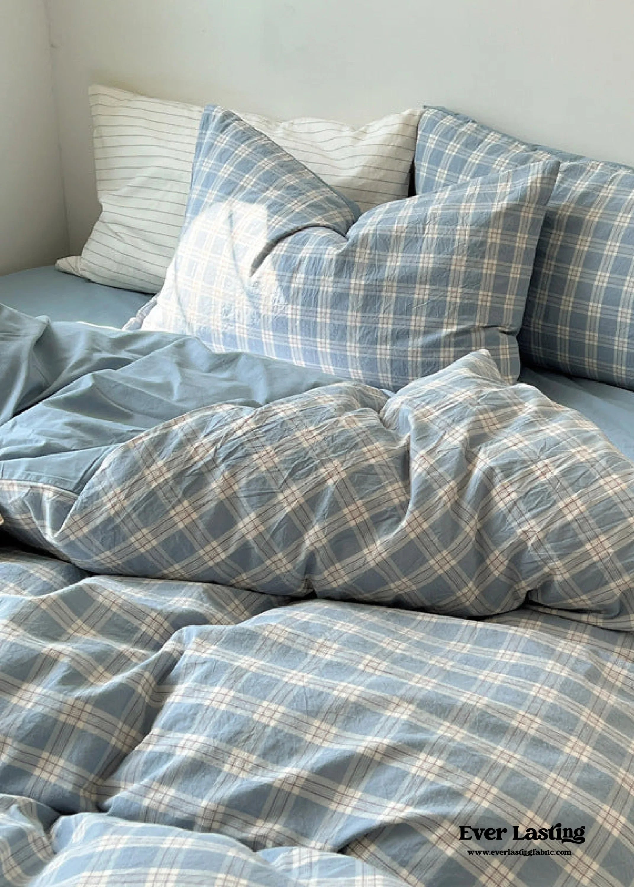 Soft Blend Plaid Bedding Set / Blue Ever Lasting
