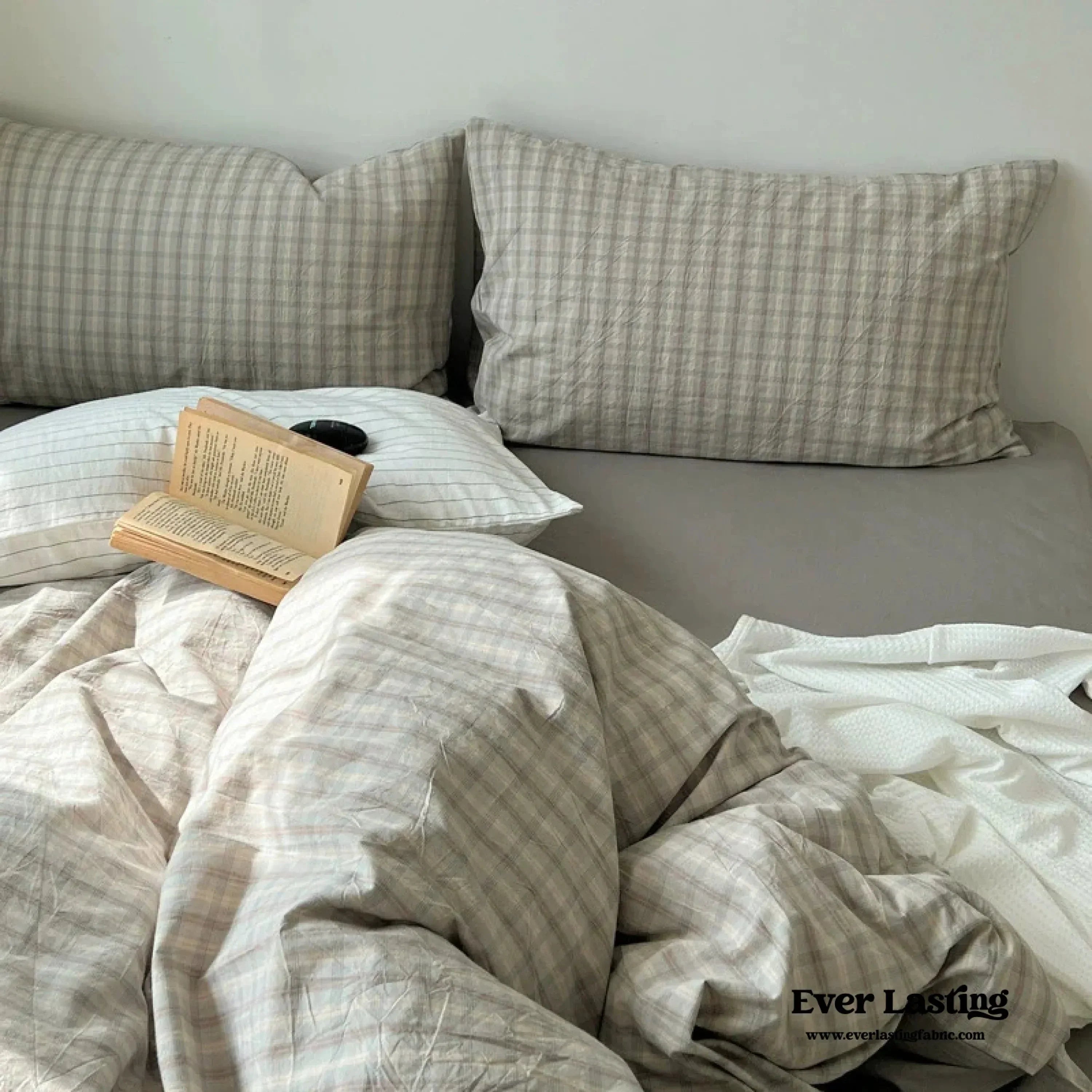 Soft Blend Plaid Bedding Set / Blue Ever Lasting