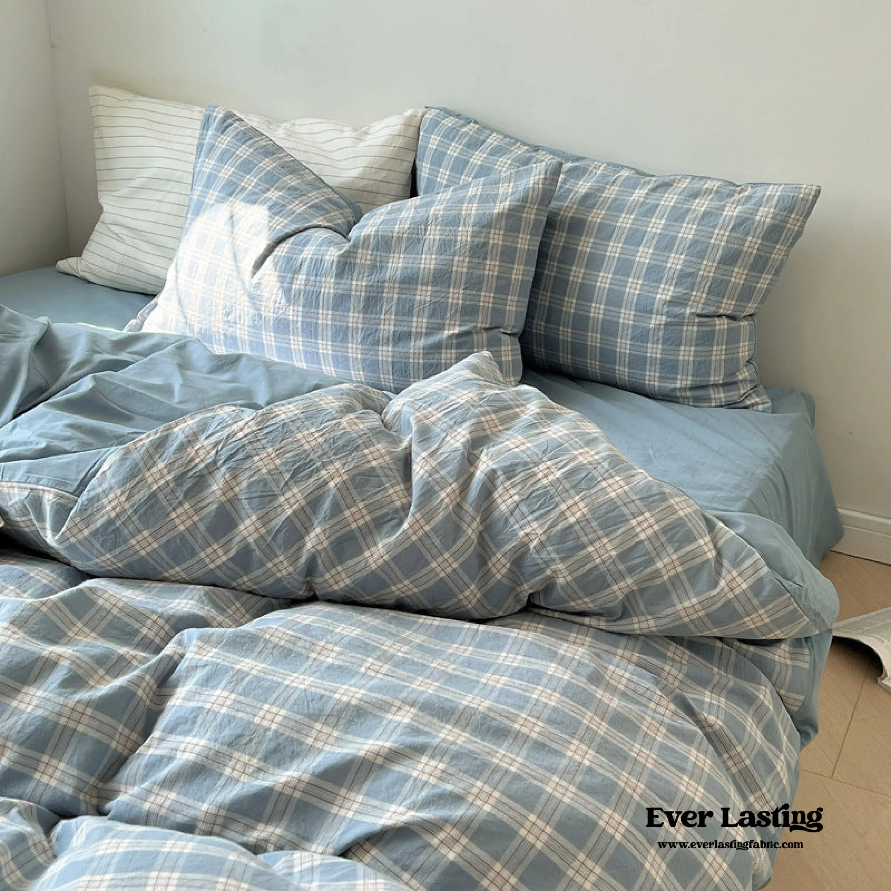 Soft Blend Plaid Bedding Set / Blue Ever Lasting