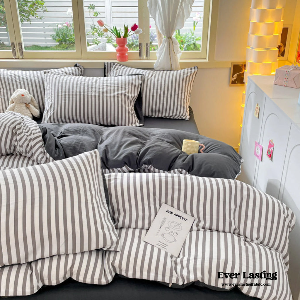 Striped Bedding Set / Blue Ever Lasting