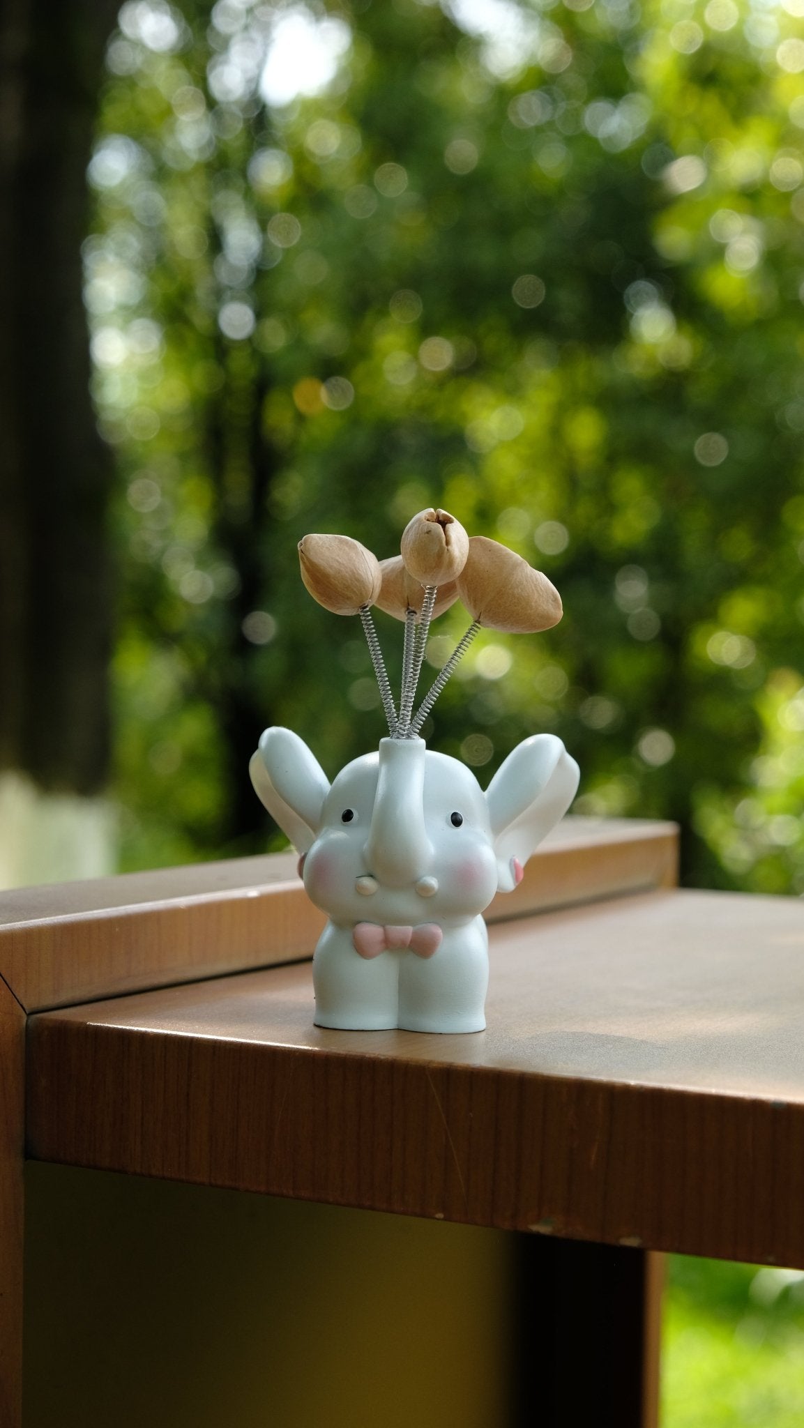 "Sweet Baby Elephant" - Cute Resin Car Ornament with Swaying Seed Balloons