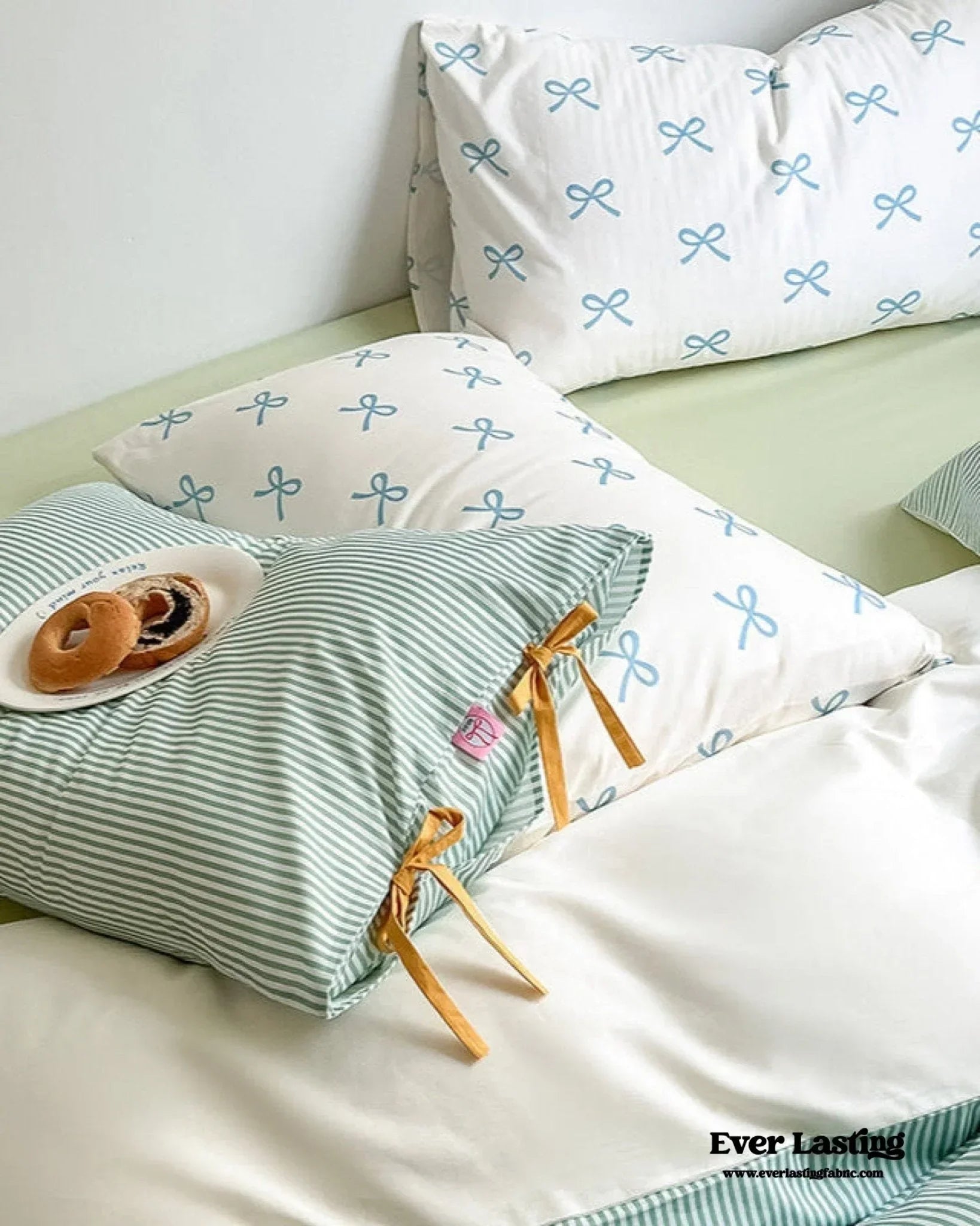 Sweet Bow Striped Bedding Set / Pink Ever Lasting