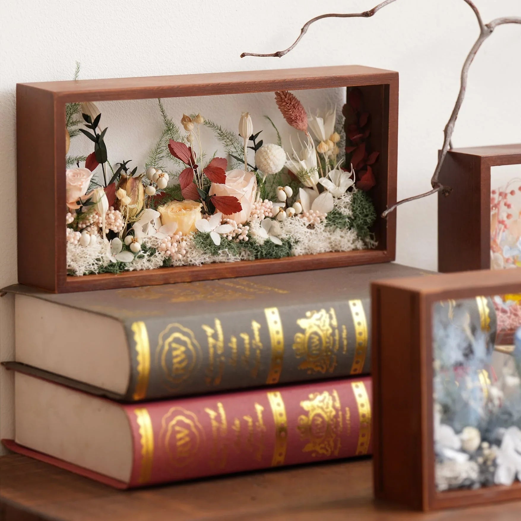 "Micro Landscape Frame" - Real Preserved Flower Mini Garden Shadow Box (Panoramic Desk Decor)