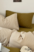 Thin Striped Bedding Set / Red Ever Lasting