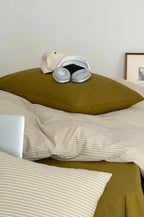 Thin Striped Bedding Set / Red