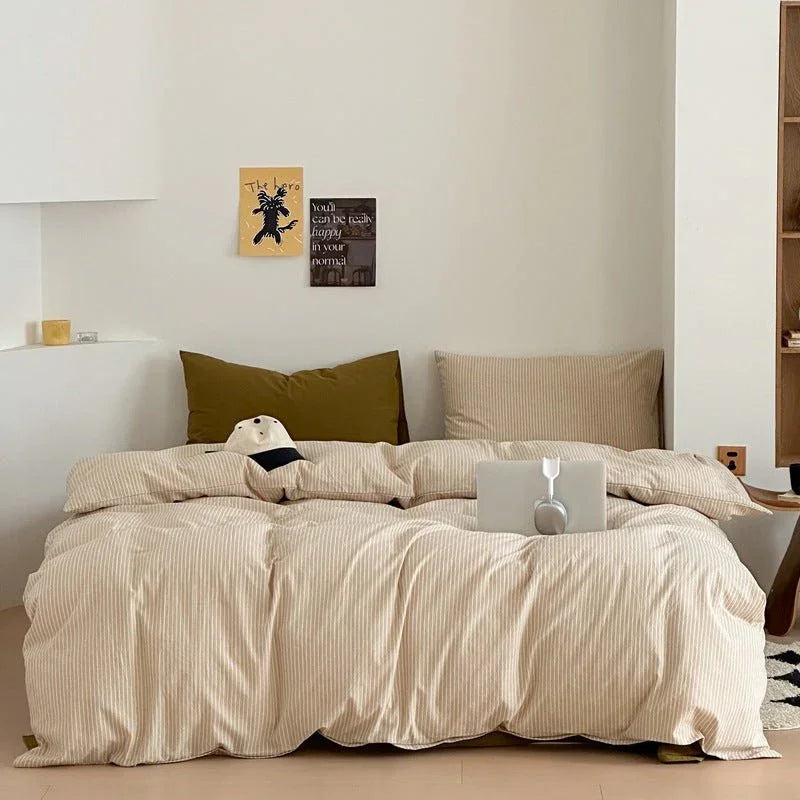 Thin Striped Bedding Set / Red