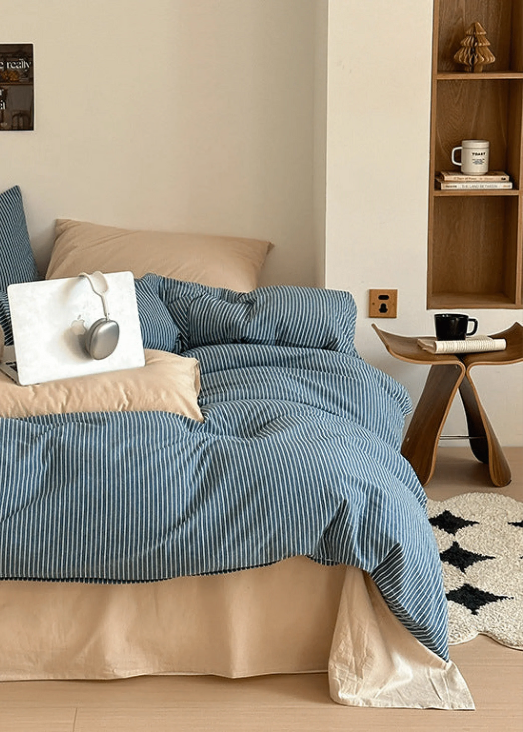 Thin Striped Bedding Set / Red Ever Lasting